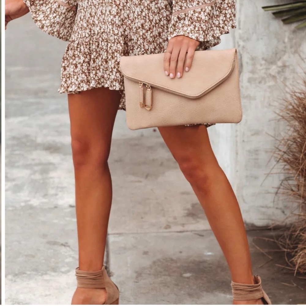 VICI STELLA CROSSBODY ENVELOPE ZIP CLUTCH - NATURAL